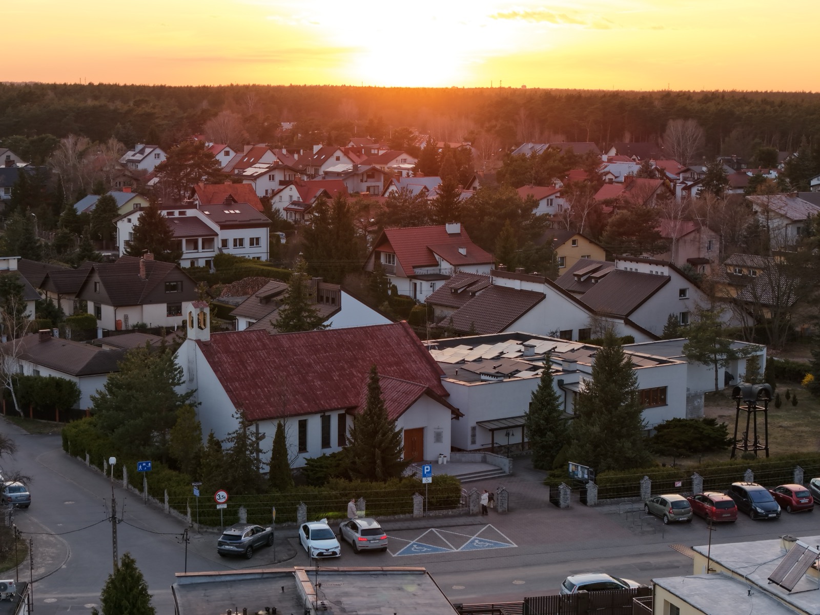 Zdjęcia dronem kujawsko-pomorskie - kościół z lotu ptaka